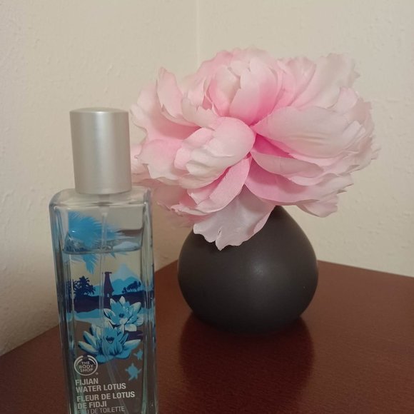 The Body Shop Fijian Water Lotus EDT 1.69 oz - Picture 1 of 3